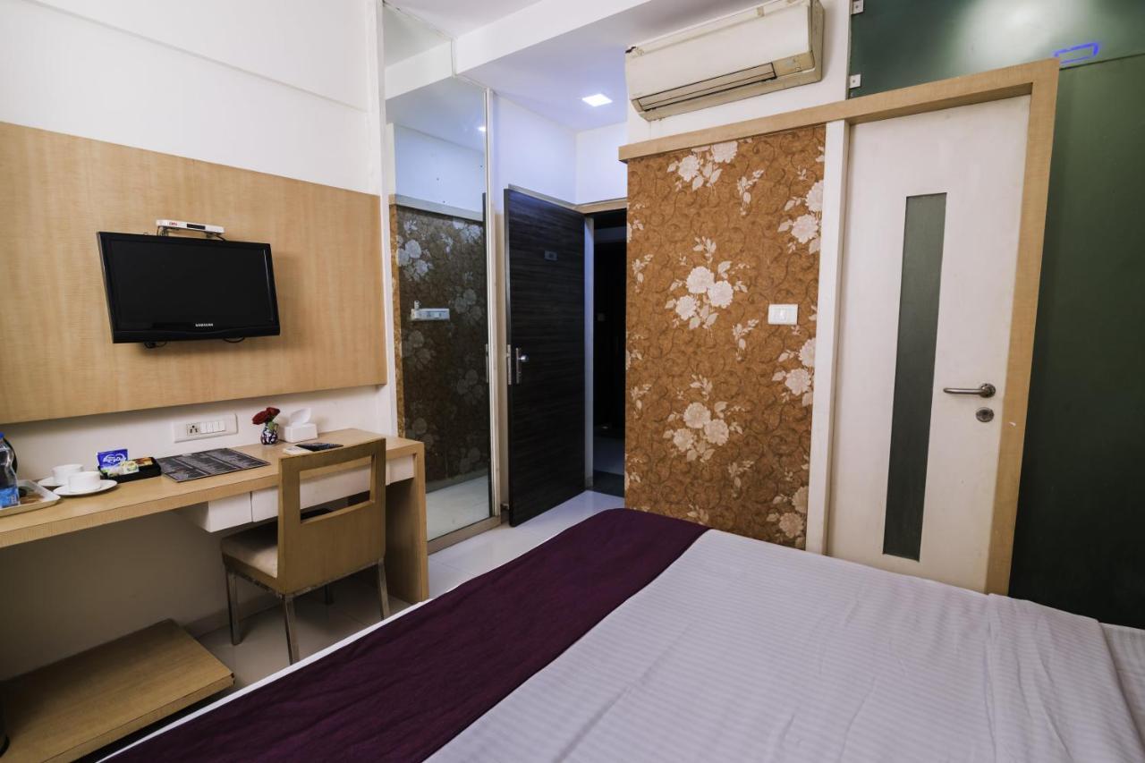 Hotel Monarch Guestline In Midc Rabale, Nová Bombaj Exteriér fotografie