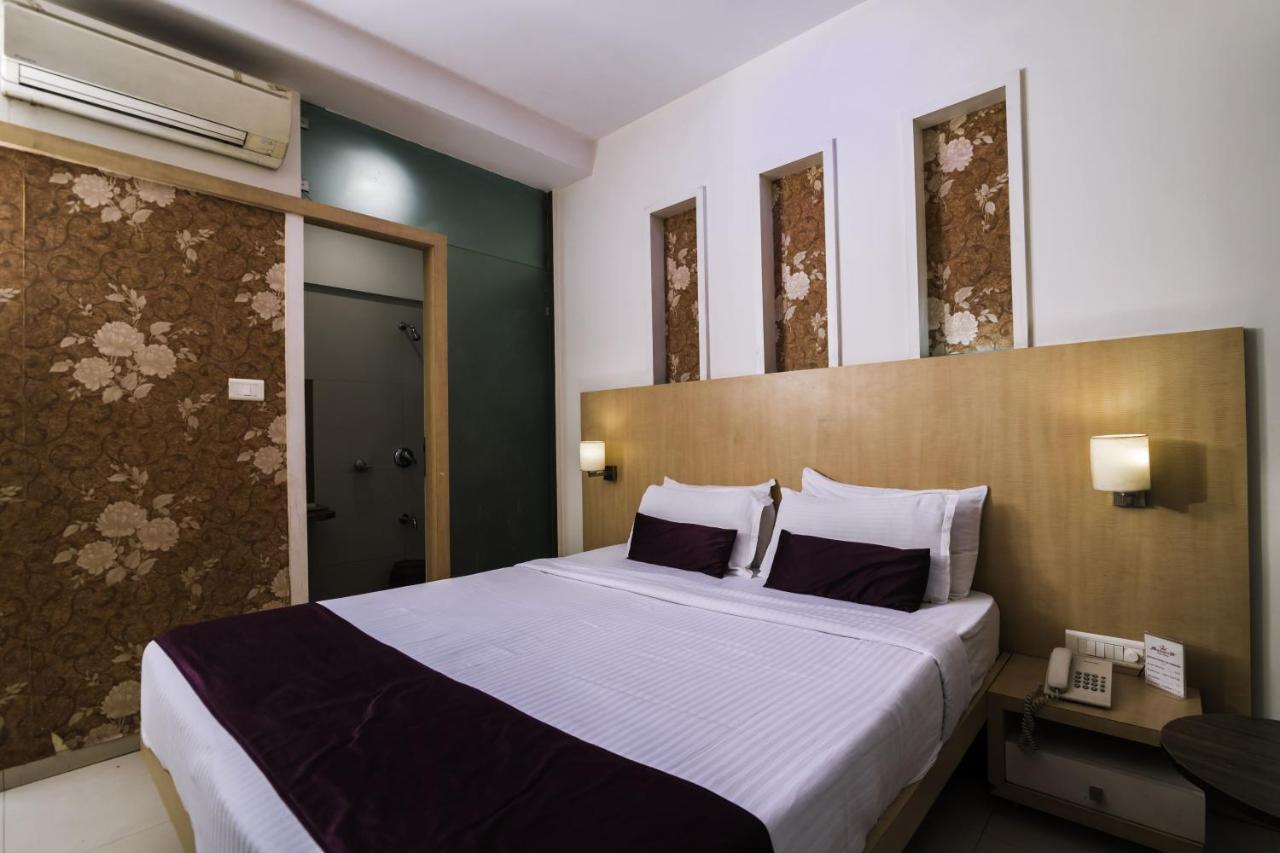 Hotel Monarch Guestline In Midc Rabale, Nová Bombaj Exteriér fotografie